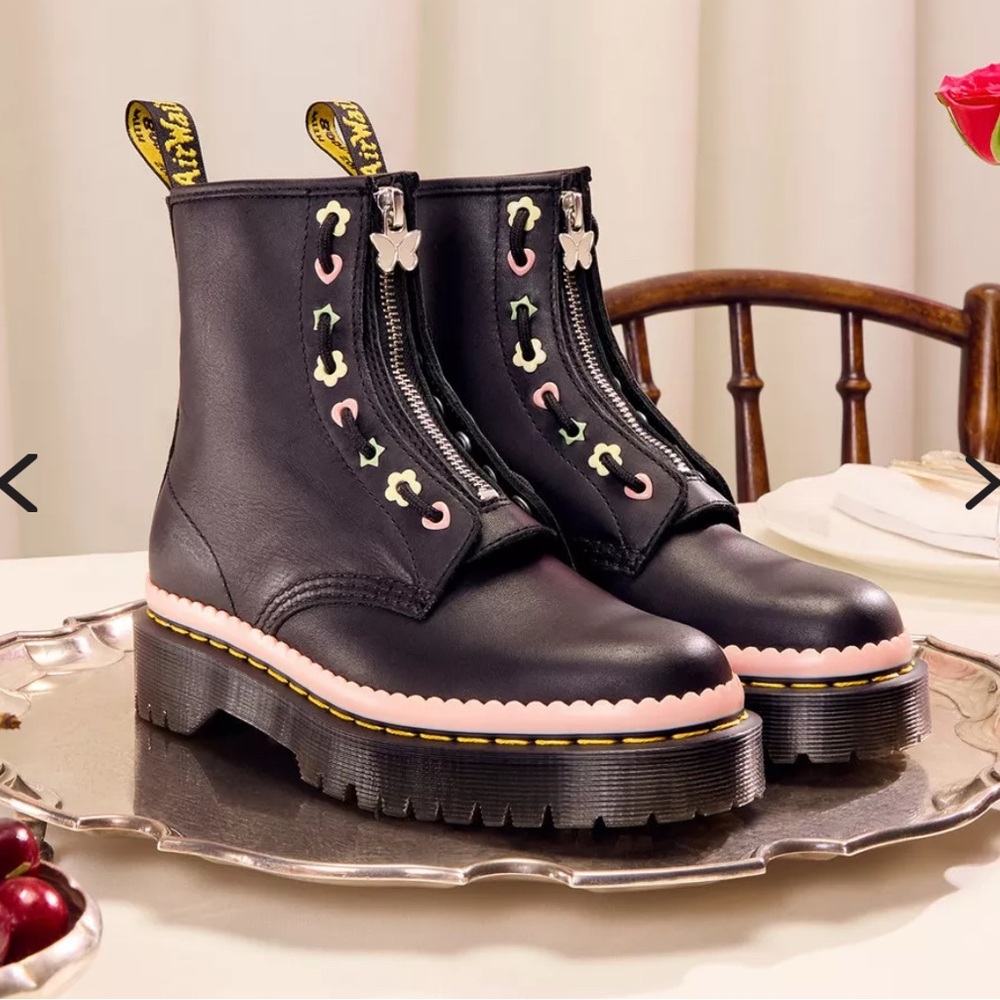Dr. Martens boots NWOB - Picture 1 of 10